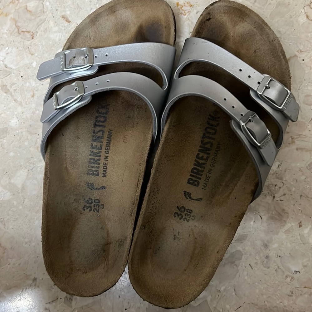 Barely used Birkenstock - not keen on more 5% discount ! It’s already low - Picture 1 of 8